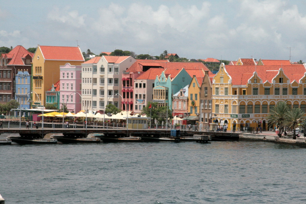 Willemstad-Curacao-pontjesbrug
