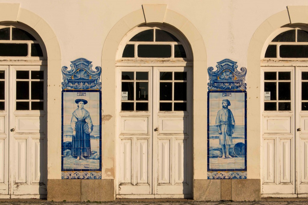 Portugal-Centro de Portugal-Aveiro-azulejos-treinstation